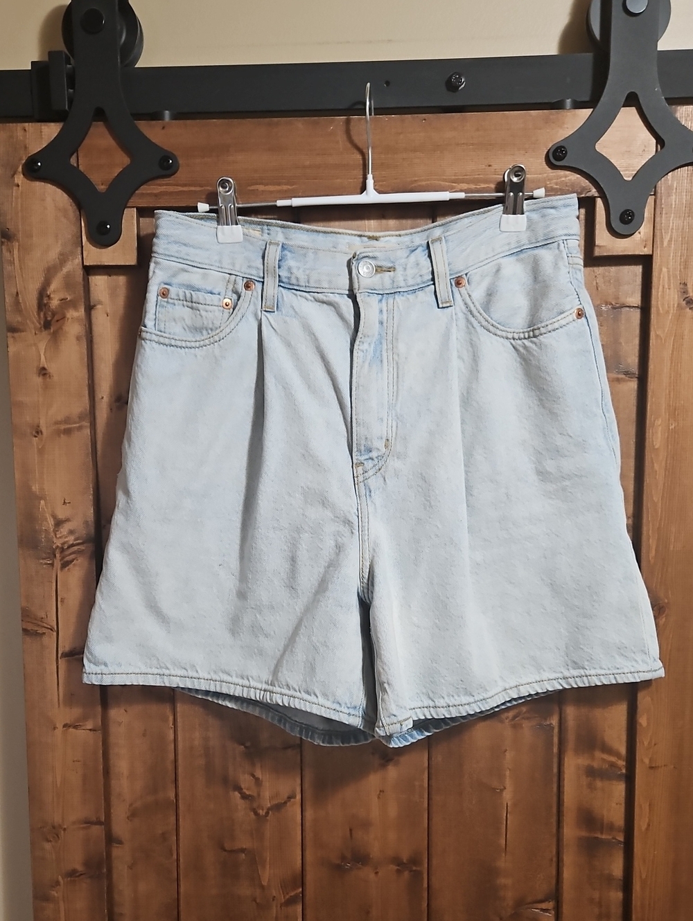 Levi's Ribcage High Rise Pleated Shorts 29 In Light Blue